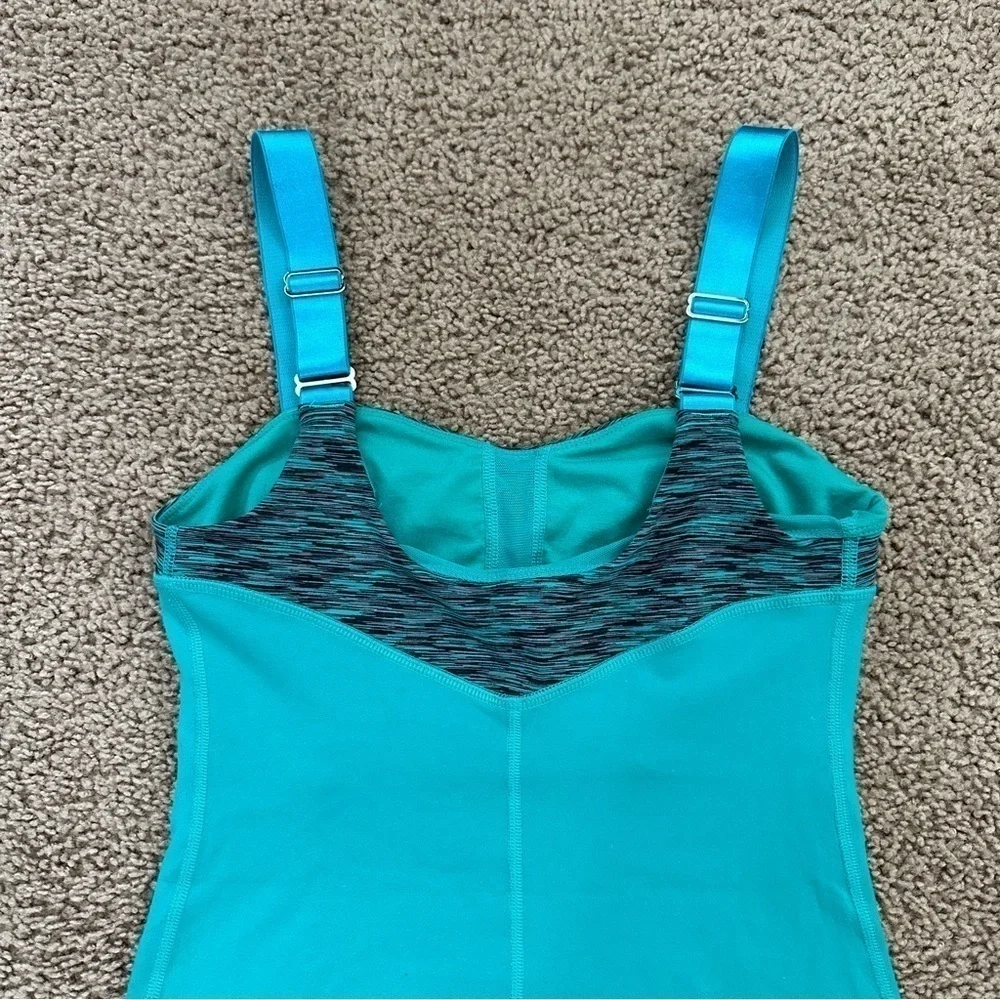 Lululemon Athletica Women's Teal Zeal Heart Shape Neckline Tank Top sz 4